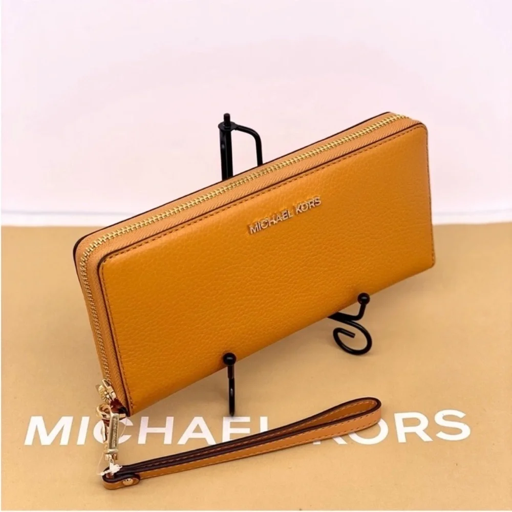 Michael Kors elegant camel